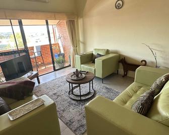 Apartment in the Heart of Bathurst Walk Everywhere - Bathurst - Living room