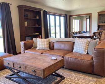 Lake Station House-Cosy Farm House nestled into Lake Station - Saint Arnaud - Sala de estar