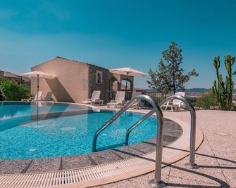The Fantastic Residenza Badus Two Bedroom Sleeps Six - Badesi - Piscina