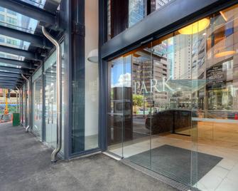 Everest Serviced Apartments on Albert - Auckland - Building
