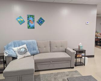 The Robins Nest near Frankenmuth is spacious basement apartment. - Birch Run - Huiskamer