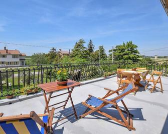 2 Bedroom Cozy Apartment In Grado - Grado - Balkon