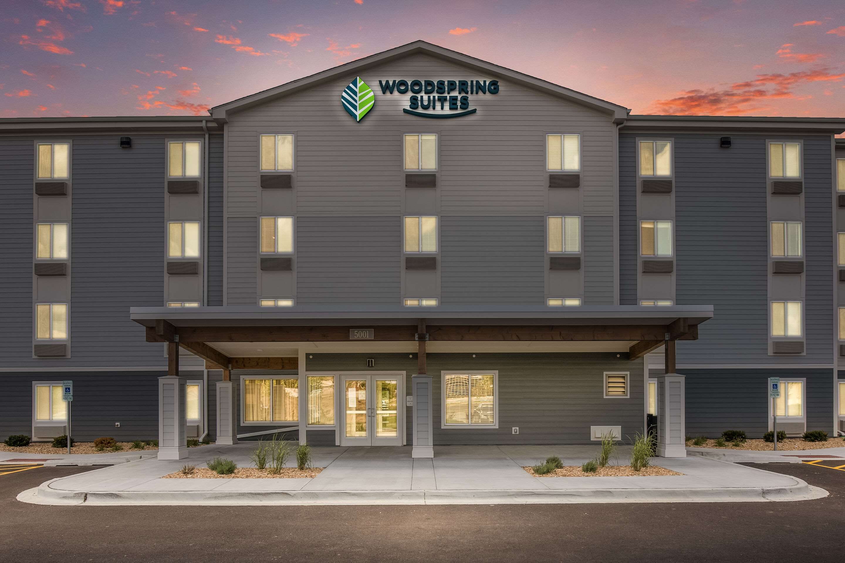Woodspring Suites Chicago Midway - Burbank - Building