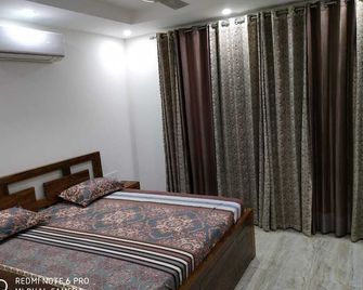 Fully Furnished 3BHK service apartment - גורגאון - חדר שינה