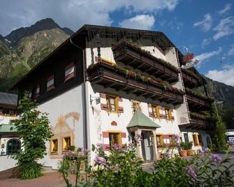bei Max - Boutique B&B - St. Leonhard im Pitztal - בניין