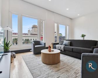 Roami at 714 Canal - New Orleans - Living room