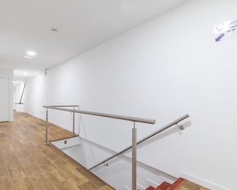 AYZ Luis Cabrera-Auto check-in property - Madrid - Pasillo