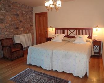 Hotel Rural Chousa Verde - Vegacervera - Schlafzimmer