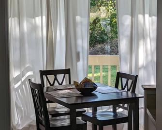 Daphne - Mobile Bay Condo - Great Location - Daphne - Dining room