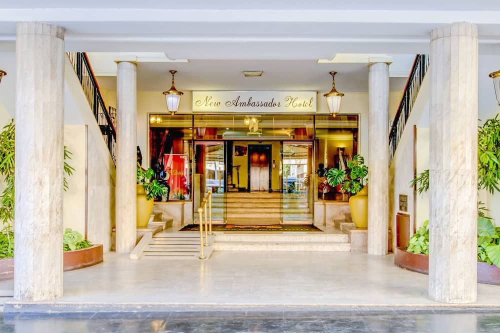 New Ambassador Hotel - הררה - לובי