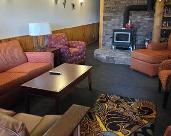 Luxury Living In The Peaceful Adirondacks - Indian Lake - Living room