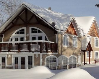 Spacious, Family-Friendly Cottage on Lake Muskoka - Gravenhurst - Building