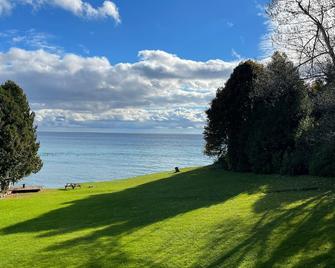 Cottage on Lake Ontario - Clarington - Balcony