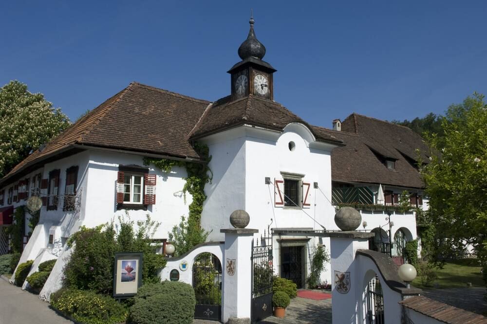 Hotel Schloss Leonstain - Portschach am Wörthersee - Edificio