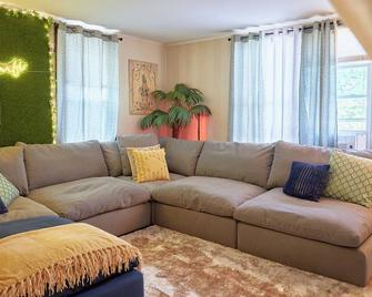 The Komfi - Nashua - Living room