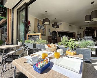 Le Provence Hotel Golfe Juan - Валлоріс - Ресторан