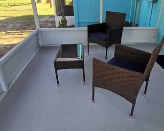 Charming 1-bedroom house, full kitchen, and washer-dryer machine in Port Richey. - Port Richey - Balkon