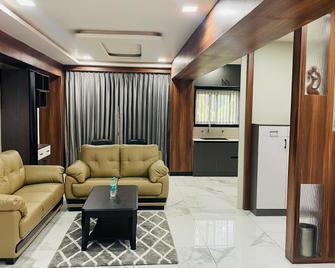 Hotel Sai Palace Inn - Puttaparthi - Sala de estar