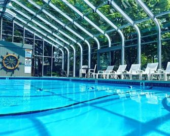 Colonial Village Motel And Cottages - Dennis Port - Pool