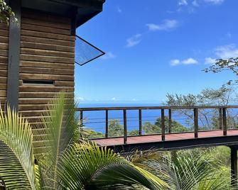 A unique contemporary cabin in the hills of Paramin Trinidad - Diego Martin - Balcony