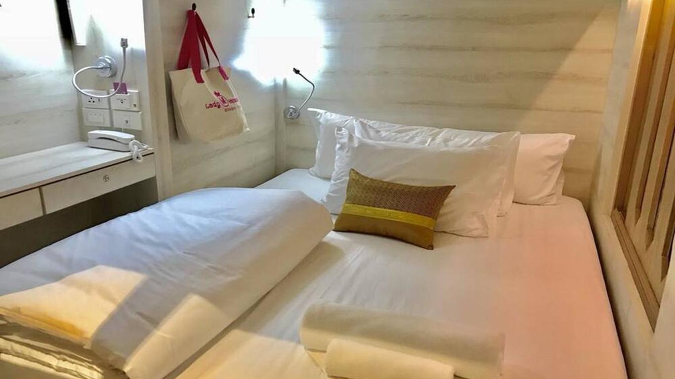 蘇凡納布機場瑪麗亞夫人青年旅舍 - 僅供女性入住