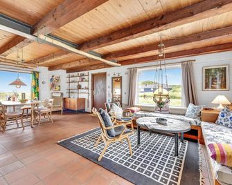 2 Bedroom Lovely Home In Hvide Sande - Hvide Sande - Huiskamer