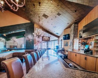 Experience Tahoe's Ski Scene at Holiday Inn Club Vacations Tahoe Ridge Resort - Stateline - Bar