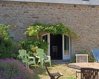 Maison Dans Propriété Arborée, à 800m de la Plage - Plounéour-Brignogan-Plages - Patio