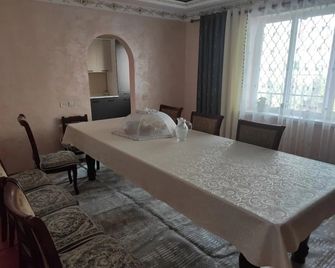 The Dream Guest House - Karakol - Dining room