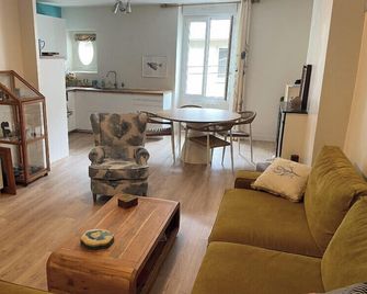 Renovated apartment - near beach - Dinard - Sala de estar