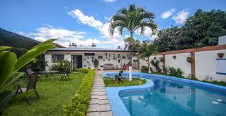 Berlor Airport Inn - Alajuela - Pool