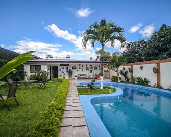 Berlor Airport Inn - Alajuela - Pool