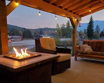 Fully Remodeled Mountain View home near Glacier National Park - Coram - Patio
