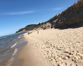 Charming Lake Michigan Cottage - Montague - Playa
