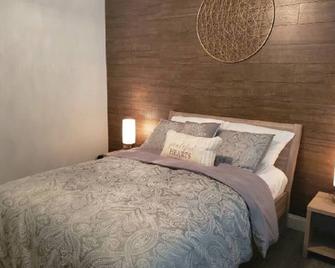 Plush Cozy Private Suite Mins From Downtwn Raleigh - Garner - Bedroom