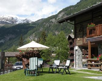 Hotel Bellevue - Champoluc - Patio