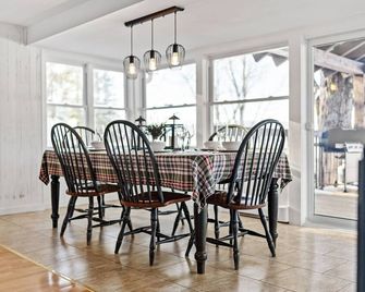 Hôtel à la maison - La Retraite du Lac Wallace - Coaticook - Dining room