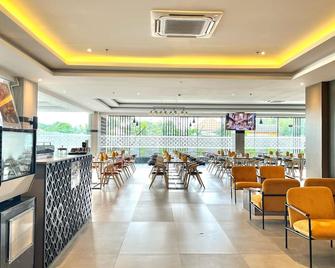 Lynn Hotel Tuban - Tuban - Restaurante