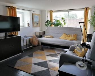 CARANTEC Loc quiet house 5 minutes sea, near beaches water sports fishing - Henvic - Living room