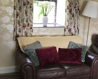 Farmhouse In The Donegal Hills - Termon - Living room