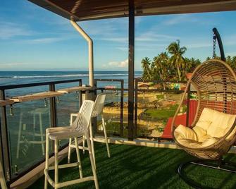Oseda Penthouse is a newly built 5 bed apartment. - Teluk Dalam - Balcón