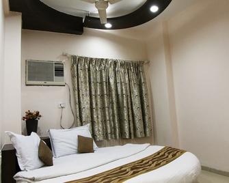 Hotel Sunny Midtown - Mahabaleshwar - Yatak Odası