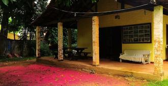 Hostel Casa Da Malu - Vila do Abraao - Patio