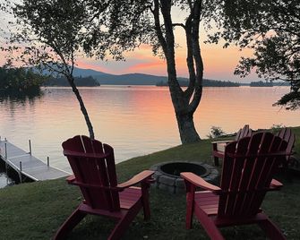 A Little Camp with Big Views & Amazing Sunsets Steps from Moosehead Lake - Greenville - Patio