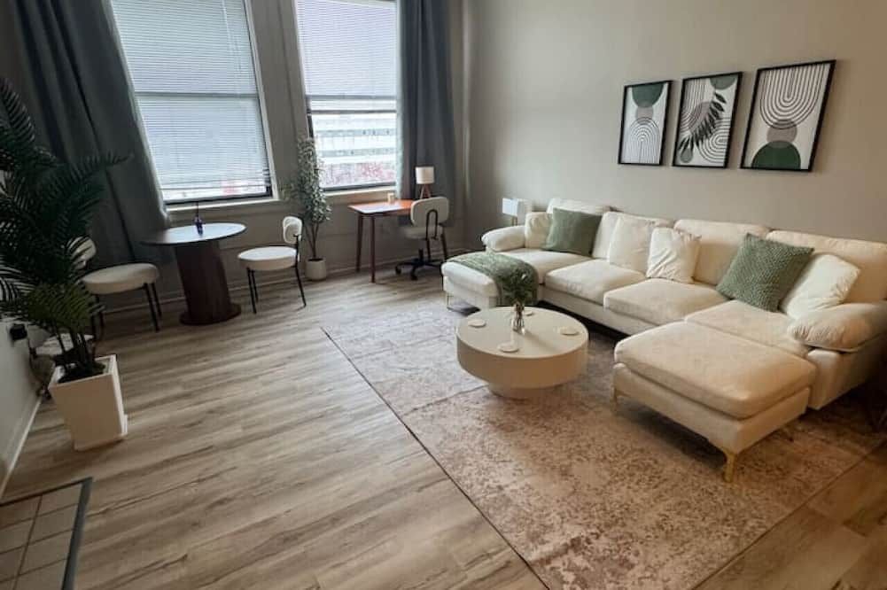 Chic Serenity Loft / Fast Wi-Fi Walkable - Cleveland - Olohuone