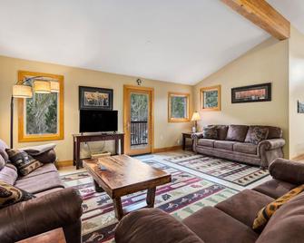 Spacious Luxury Downtown Riverfront Loft Condo. License #6027 - Estes Park - Living room