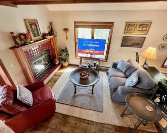 August Place - Hot Tub, Community Pool, Game Table - Valle Crucis - Living room