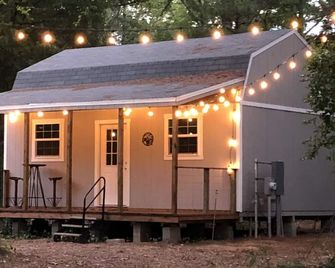 East TX Cozy Cabin w/ gated access - Palestine
