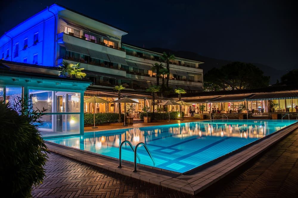 Villa Favorita - Parkhotel Delta - אזקונה - בריכה