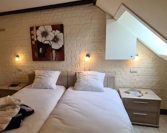 Hotel Landhuis 't Wilgenerf - איפר - חדר שינה